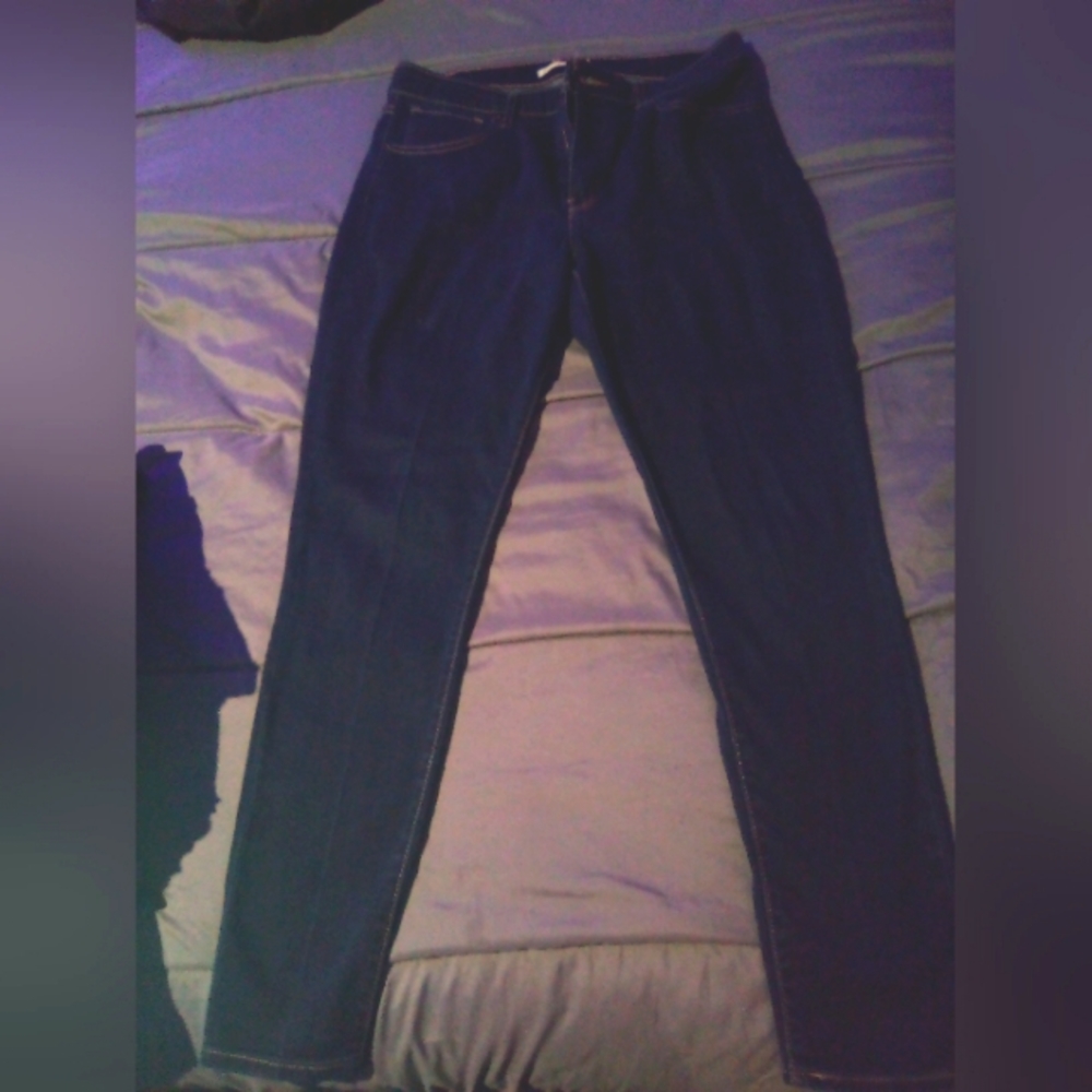 Levis - Picture 2 of 3
